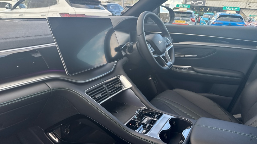 BYD Seal U 1.5 DM-i Comfort 5dr Auto Estate - Image 9