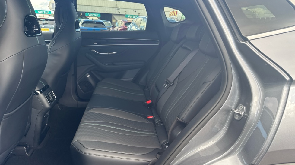 BYD Seal U 1.5 DM-i Comfort 5dr Auto Estate - Image 16