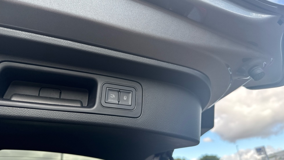 BYD Seal U 1.5 DM-i Comfort 5dr Auto Estate - Image 41