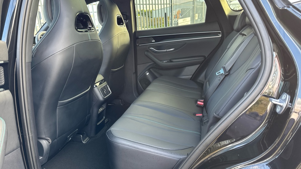 BYD Seal U 1.5 DM-i Comfort 5dr Auto Estate - Image 16