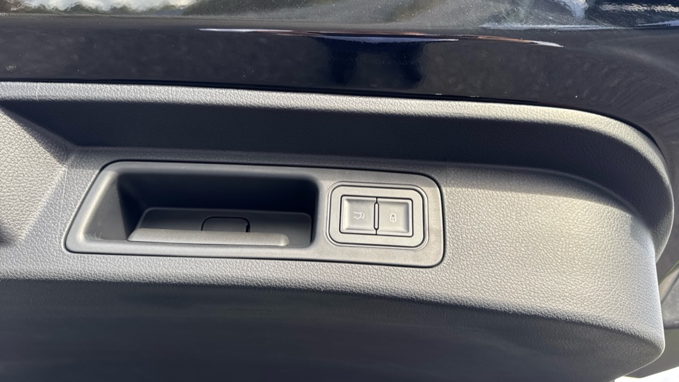 BYD Seal U 1.5 DM-i Comfort 5dr Auto Estate - Image 21