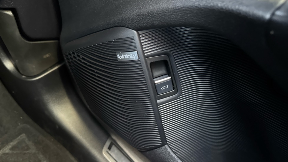 BYD Seal U 1.5 DM-i Comfort 5dr Auto Estate - Image 46