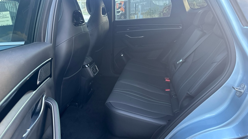 BYD Seal U 1.5 DM-i Comfort 5dr Auto Estate - Image 16