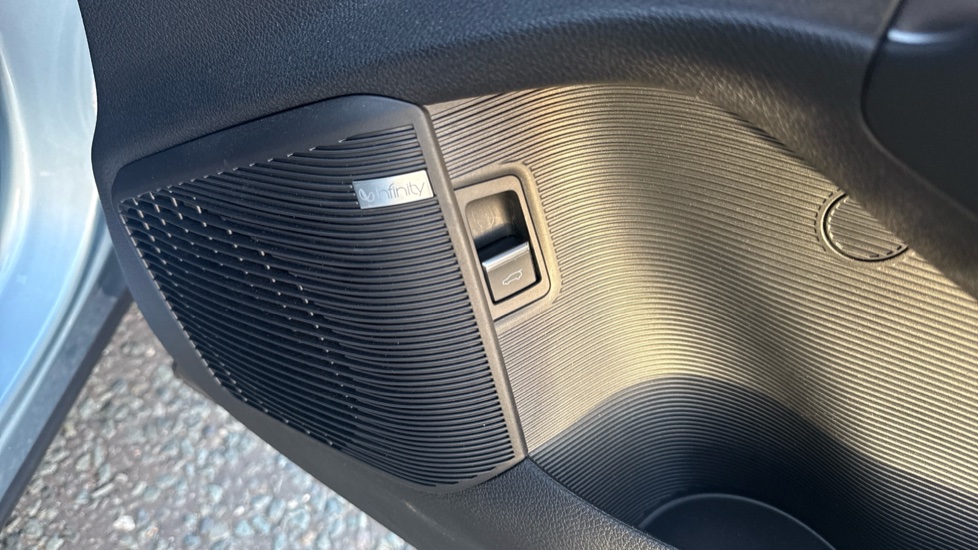 BYD Seal U 1.5 DM-i Comfort 5dr Auto Estate - Image 29