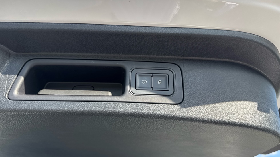 BYD Seal U 1.5 DM-i Comfort 5dr Auto Estate - Image 21