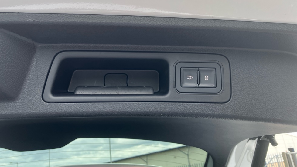 BYD Seal U 1.5 DM-i Comfort 5dr Auto Estate - Image 25