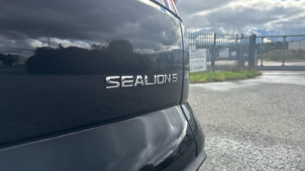 BYD Sealion 5 1.5 DM-i Comfort 5dr Auto Estate - Image 8