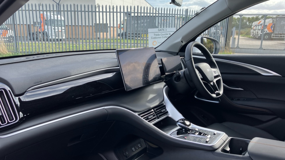 BYD Sealion 5 1.5 DM-i Design 5dr Auto Estate - Image 9