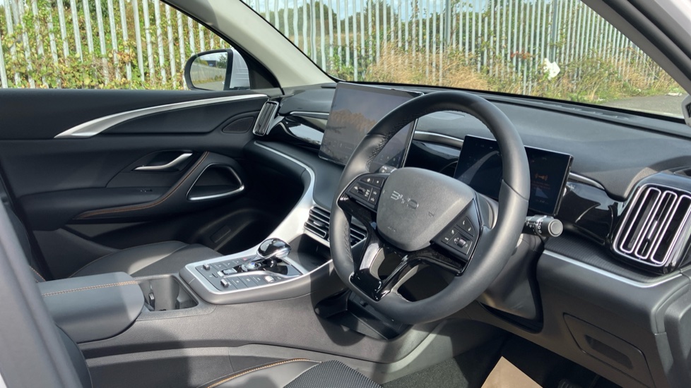 BYD Sealion 5 1.5 DM-i Design 5dr Auto Estate - Image 11