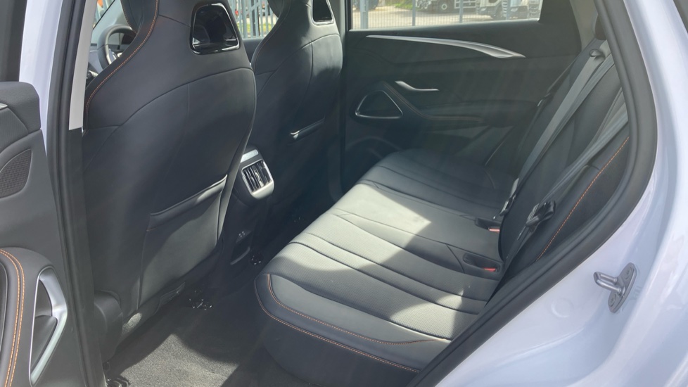BYD Sealion 5 1.5 DM-i Design 5dr Auto Estate - Image 16