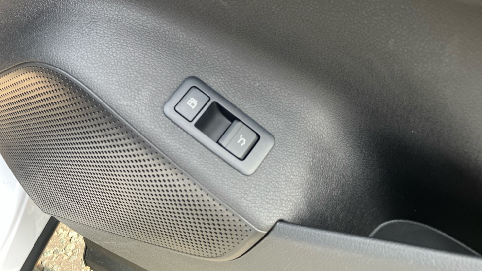 BYD Sealion 5 1.5 DM-i Design 5dr Auto Estate - Image 28