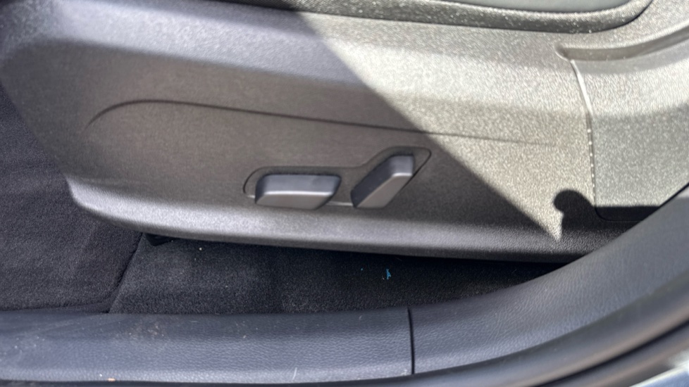 BYD Sealion 5 1.5 DM-i Design 5dr Auto Estate - Image 34