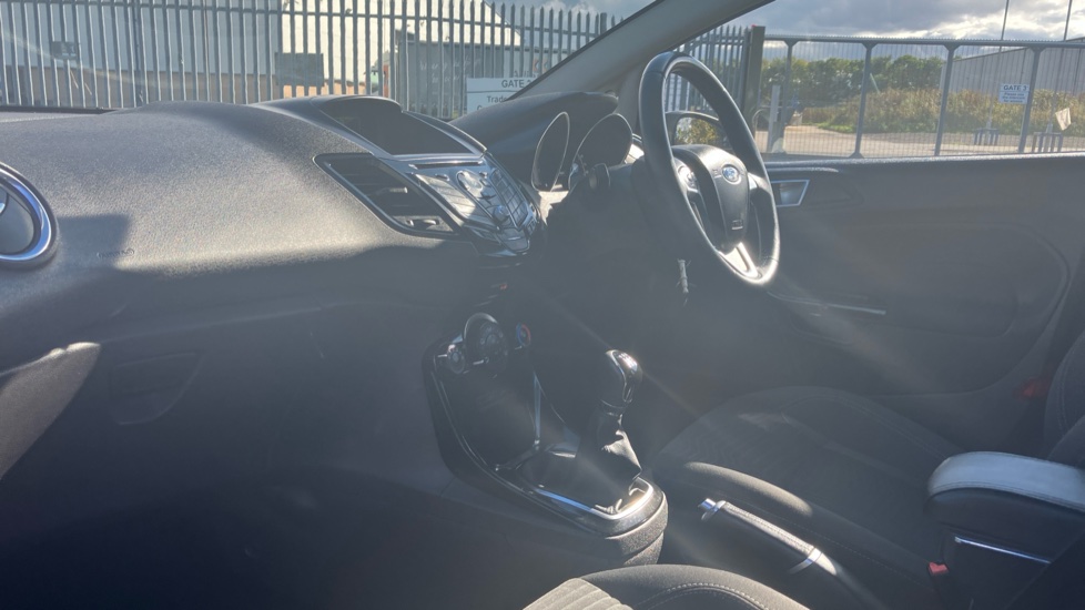 Ford Fiesta 1.25 82 Zetec 5dr Petrol Hatchback - Image 9