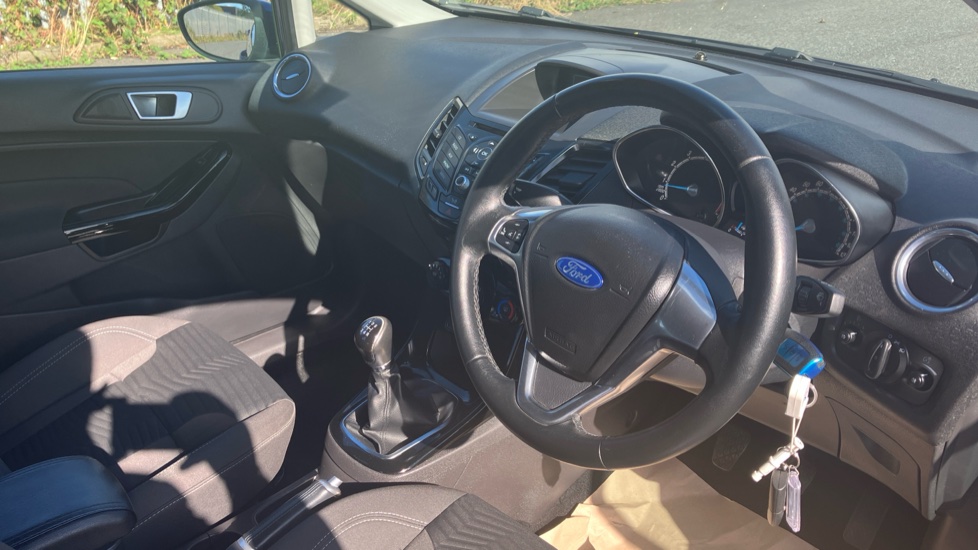 Ford Fiesta 1.25 82 Zetec 5dr Petrol Hatchback - Image 11