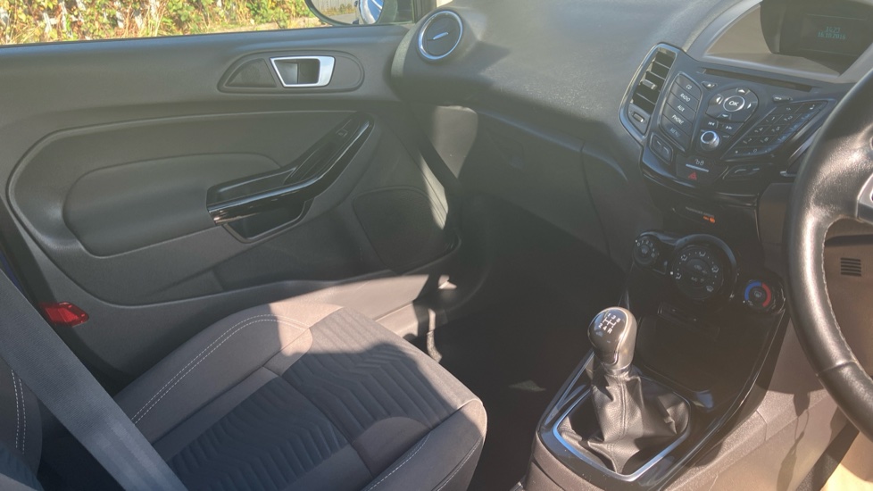Ford Fiesta 1.25 82 Zetec 5dr Petrol Hatchback - Image 14