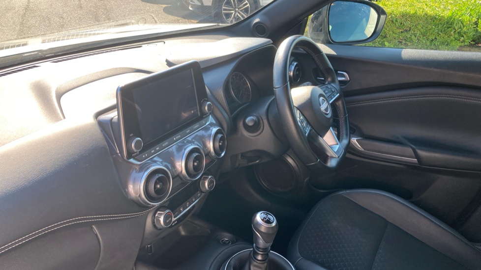 Nissan Juke 1.0 DiG-T 114 N-Connecta 5dr Petrol Hatchback - Image 9