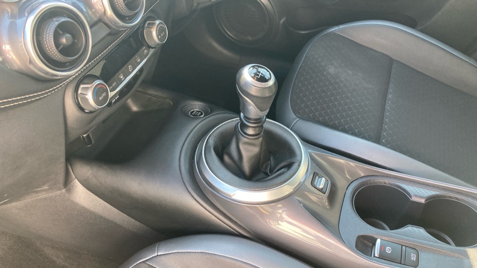 Nissan Juke 1.0 DiG-T 114 N-Connecta 5dr Petrol Hatchback - Image 13