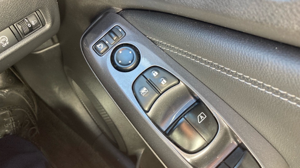 Nissan Juke 1.0 DiG-T 114 N-Connecta 5dr Petrol Hatchback - Image 21