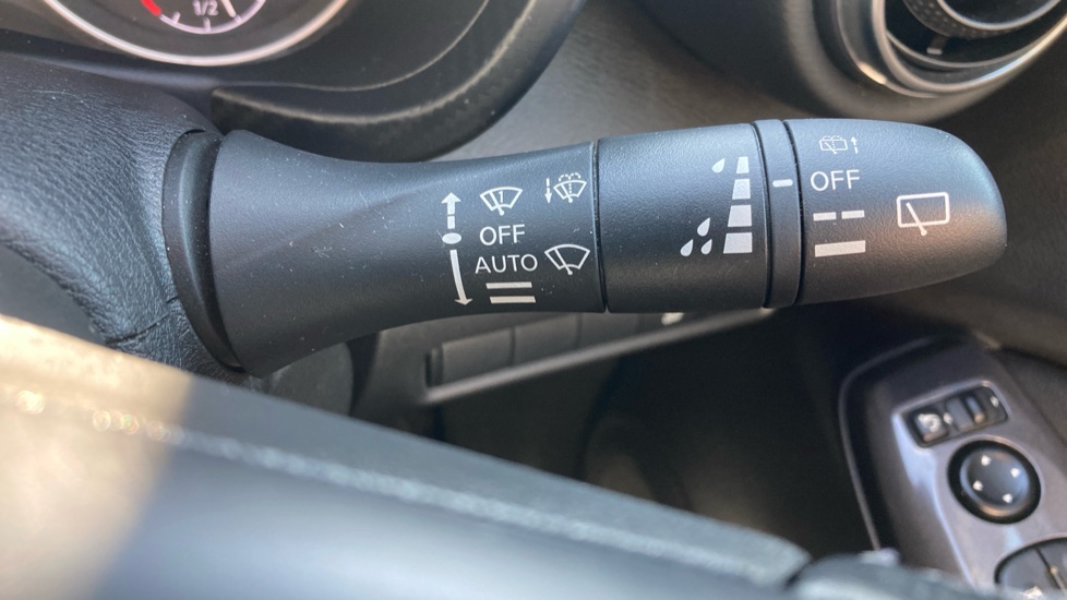 Nissan Juke 1.0 DiG-T 114 N-Connecta 5dr Petrol Hatchback - Image 25