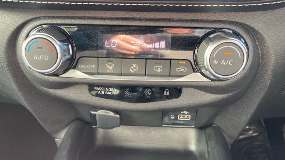 Nissan Juke 1.0 DiG-T 114 N-Connecta 5dr Petrol Hatchback - Image 30