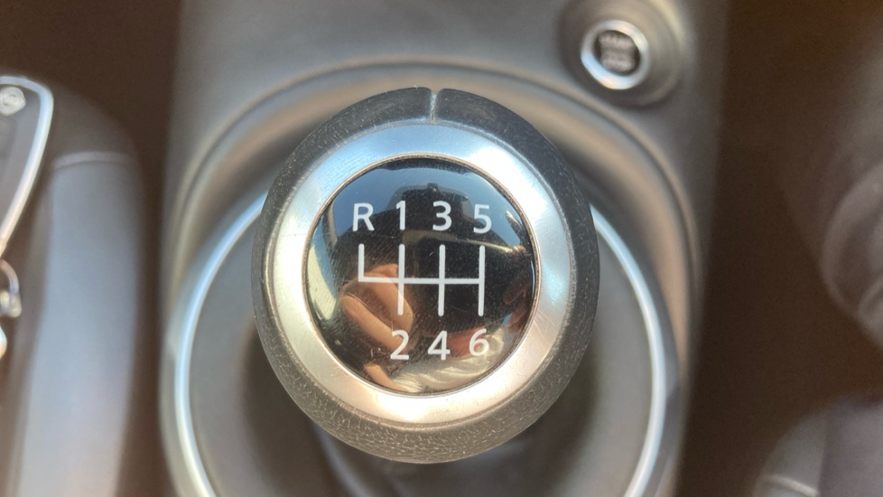 Nissan Juke 1.0 DiG-T 114 N-Connecta 5dr Petrol Hatchback - Image 31