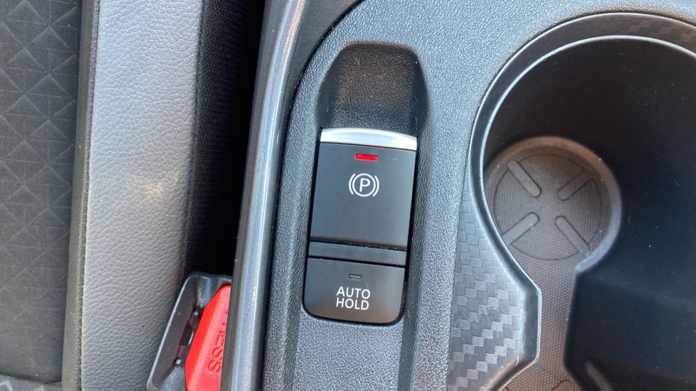 Nissan Juke 1.0 DiG-T 114 N-Connecta 5dr Petrol Hatchback - Image 33