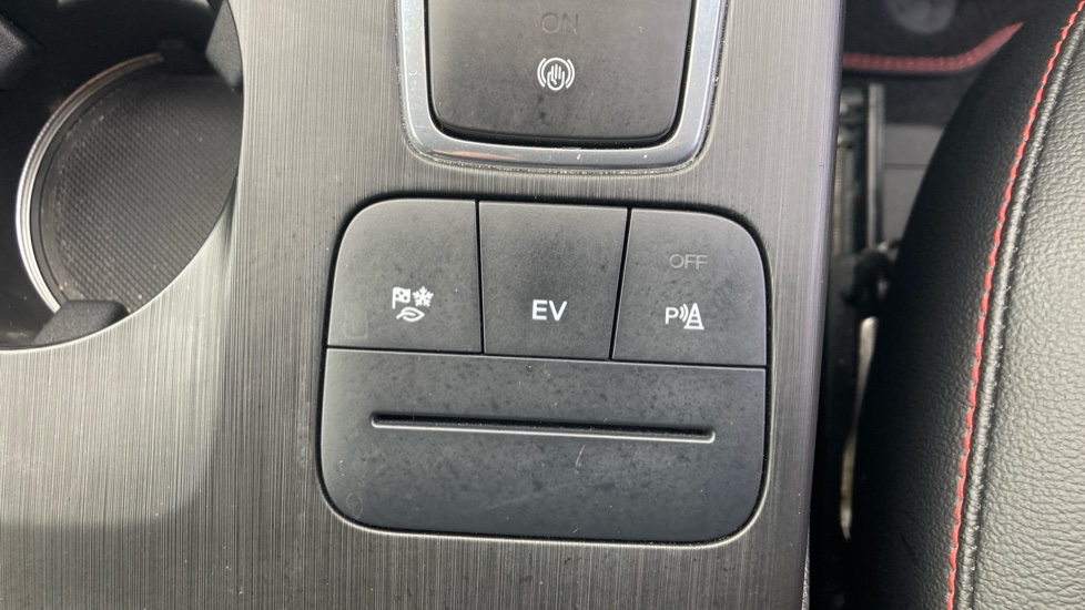 Ford Kuga 2.5 PHEV ST-Line X Edition 5dr CVT Estate - Image 26