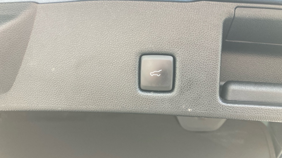 Ford Kuga 2.5 PHEV ST-Line X Edition 5dr CVT Estate - Image 39