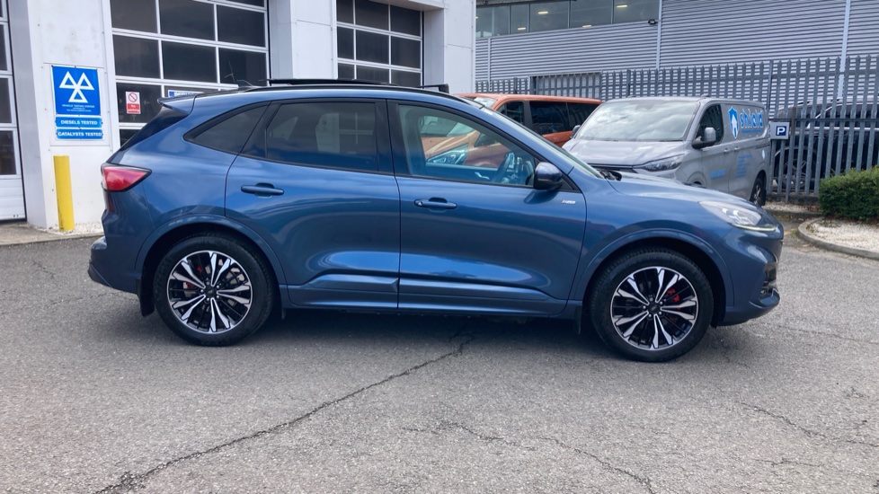 Ford Kuga 2.5 PHEV ST-Line X Edition 5dr CVT Estate - Image 43