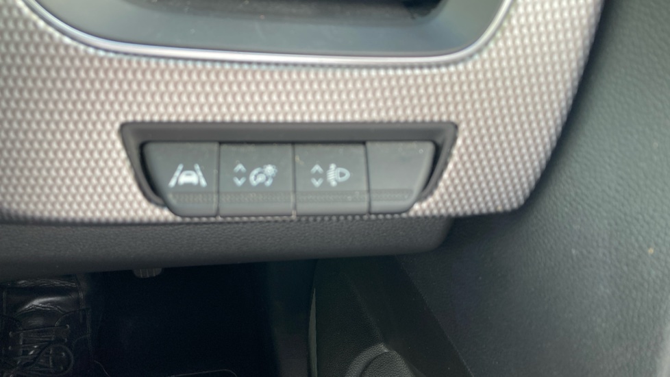Renault Arkana 1.6 E-TECH Hybrid 145 S Edition 5dr Auto Hybrid Estate - Image 42