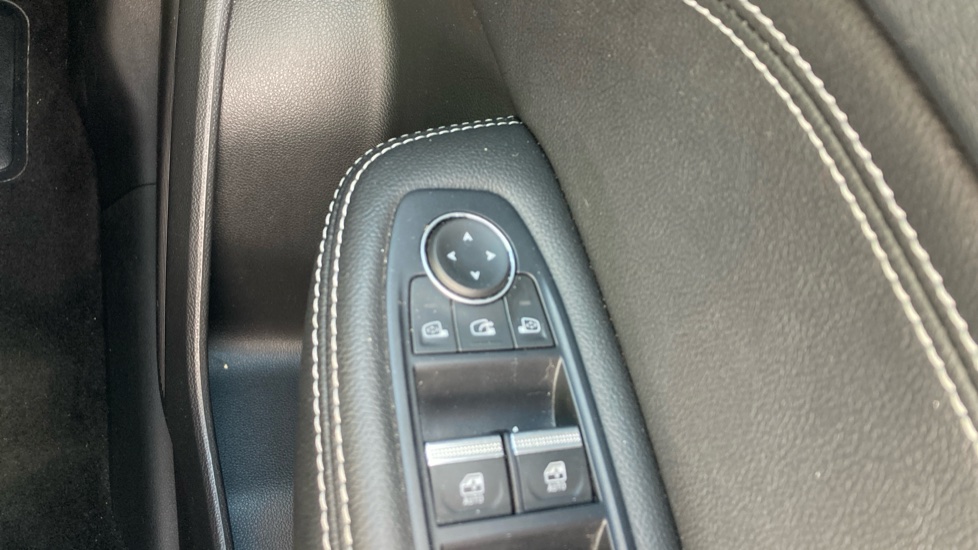 Renault Arkana 1.6 E-TECH Hybrid 145 S Edition 5dr Auto Hybrid Estate - Image 43