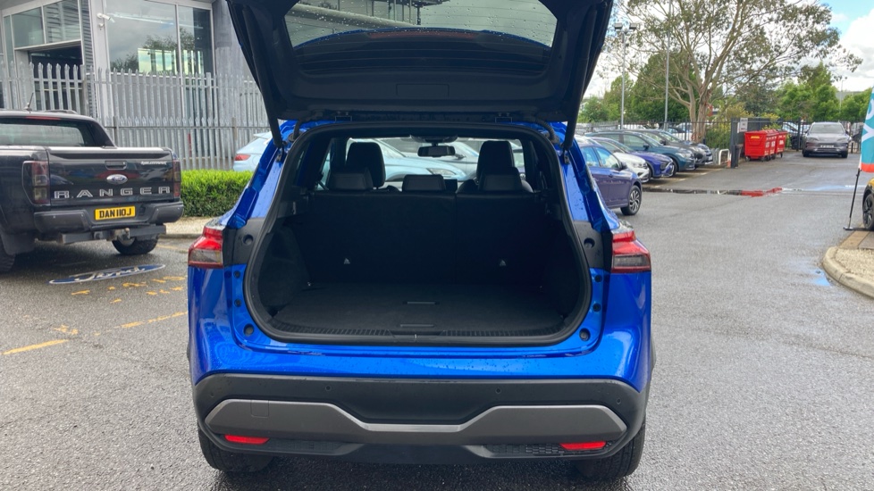 Nissan Qashqai 1.3 DiG-T MH Tekna 5dr Petrol Hatchback - Image 4