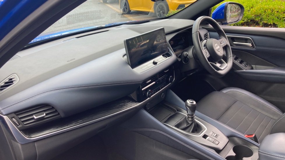 Nissan Qashqai 1.3 DiG-T MH Tekna 5dr Petrol Hatchback - Image 9