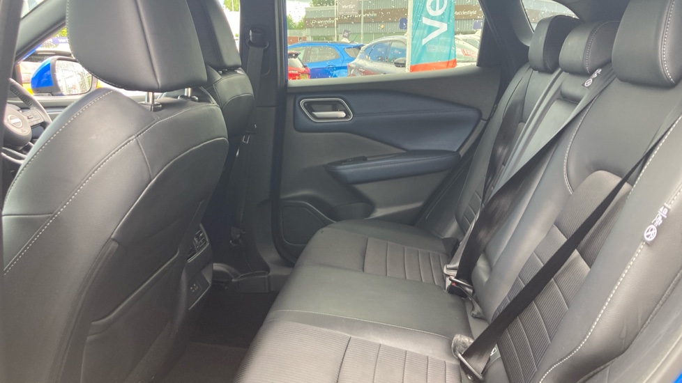 Nissan Qashqai 1.3 DiG-T MH Tekna 5dr Petrol Hatchback - Image 16