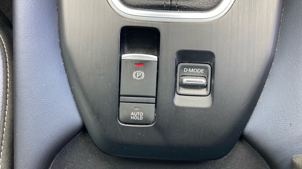 Nissan Qashqai 1.3 DiG-T MH Tekna 5dr Petrol Hatchback - Image 29