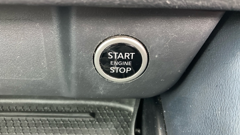 Nissan Qashqai 1.3 DiG-T MH Tekna 5dr Petrol Hatchback - Image 30
