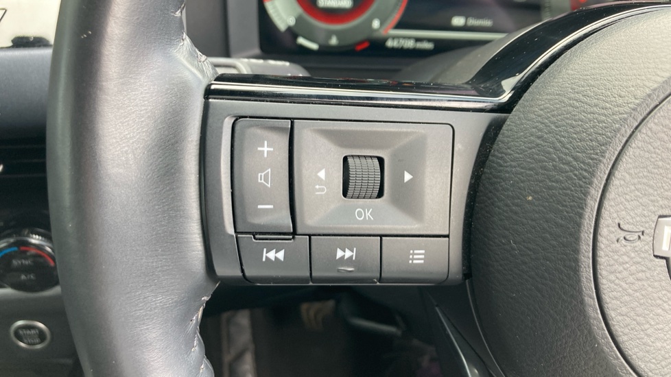 Nissan Qashqai 1.3 DiG-T MH Tekna 5dr Petrol Hatchback - Image 31