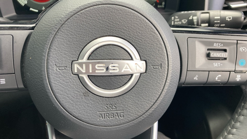 Nissan Qashqai 1.3 DiG-T MH Tekna 5dr Petrol Hatchback - Image 32