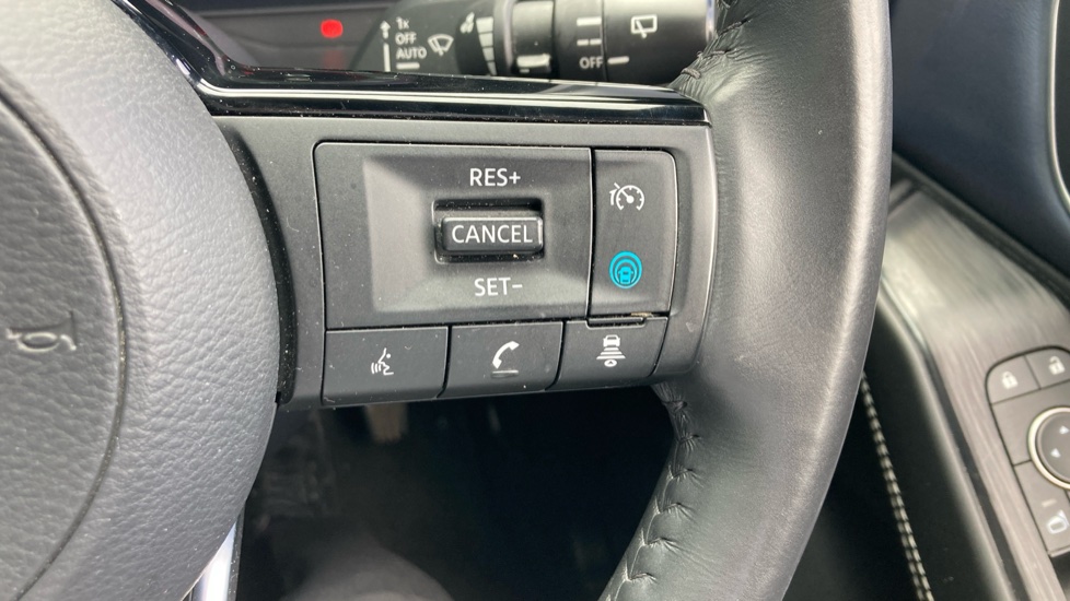 Nissan Qashqai 1.3 DiG-T MH Tekna 5dr Petrol Hatchback - Image 33