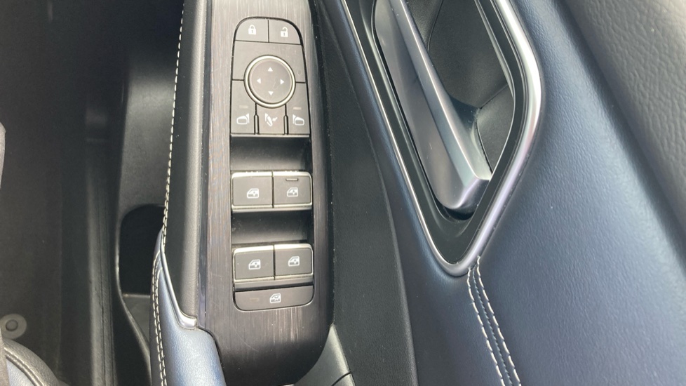 Nissan Qashqai 1.3 DiG-T MH Tekna 5dr Petrol Hatchback - Image 35