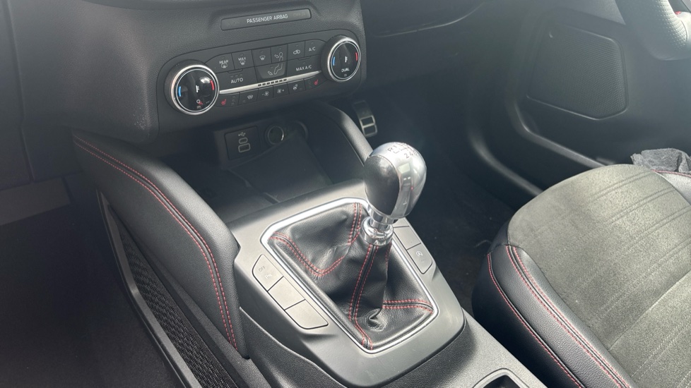 Ford Kuga 1.5 EcoBoost 150 ST-Line X Edition 5dr Petrol Estate - Image 13