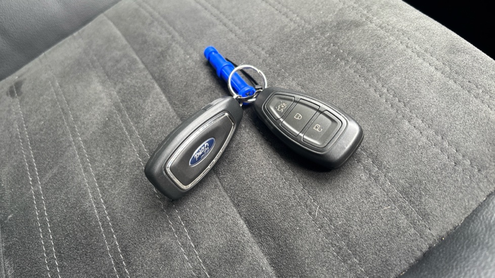 Ford Kuga 1.5 EcoBoost 150 ST-Line X Edition 5dr Petrol Estate - Image 19