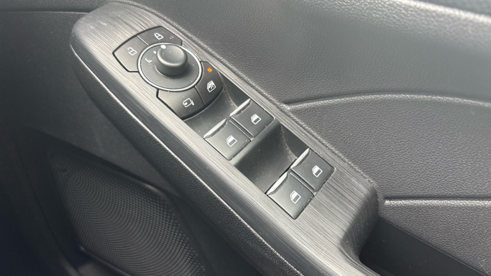 Ford Kuga 1.5 EcoBoost 150 ST-Line X Edition 5dr Petrol Estate - Image 31