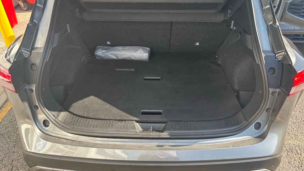 Nissan Qashqai 1.3 DiG-T MH N-Connecta 5dr Petrol Hatchback - Image 4