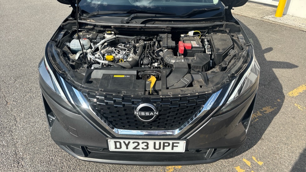 Nissan Qashqai 1.3 DiG-T MH N-Connecta 5dr Petrol Hatchback - Image 8