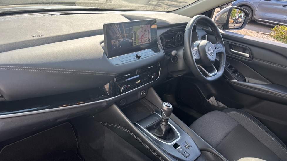 Nissan Qashqai 1.3 DiG-T MH N-Connecta 5dr Petrol Hatchback - Image 9