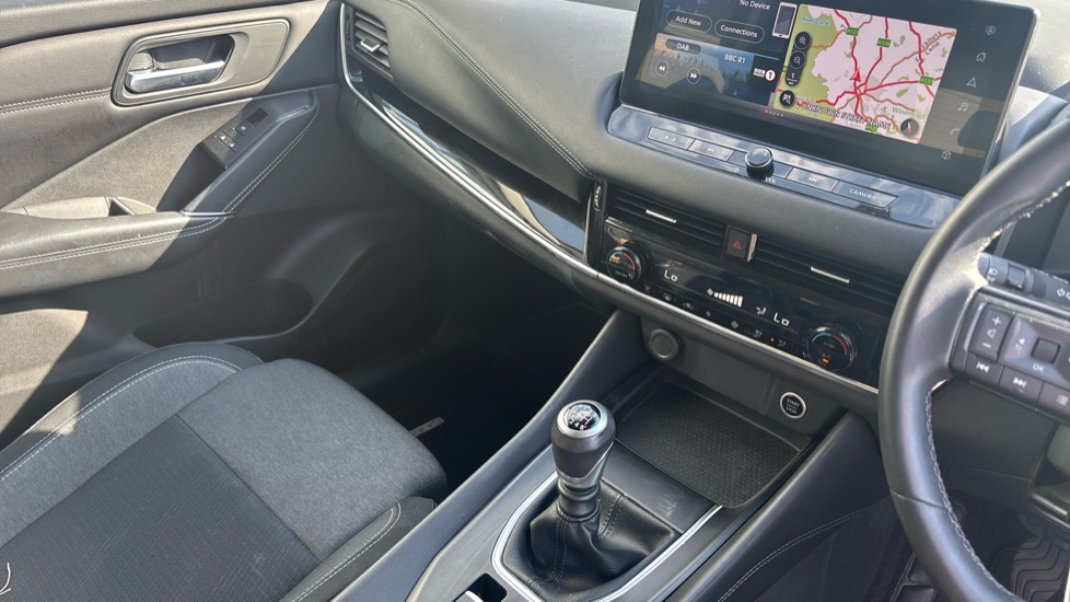 Nissan Qashqai 1.3 DiG-T MH N-Connecta 5dr Petrol Hatchback - Image 14