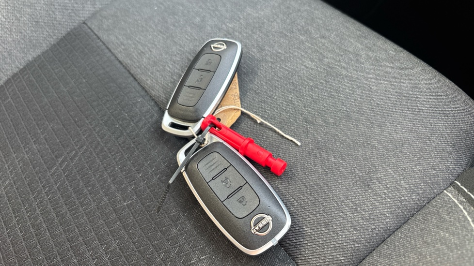 Nissan Qashqai 1.3 DiG-T MH N-Connecta 5dr Petrol Hatchback - Image 20