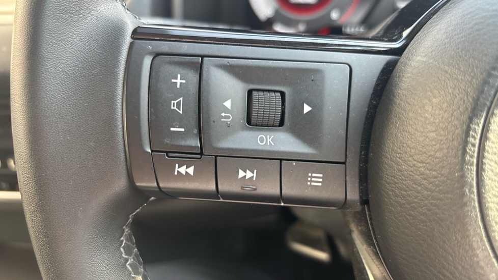 Nissan Qashqai 1.3 DiG-T MH N-Connecta 5dr Petrol Hatchback - Image 24