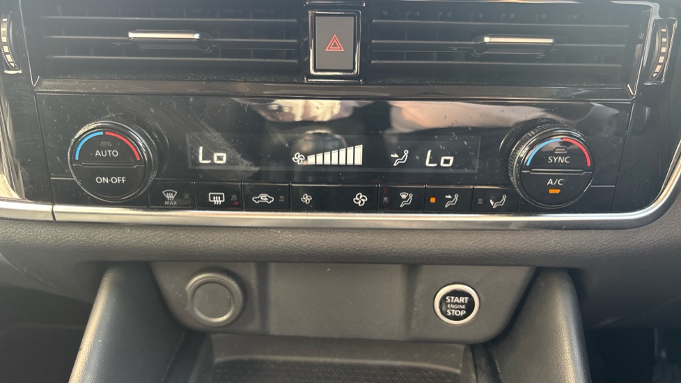 Nissan Qashqai 1.3 DiG-T MH N-Connecta 5dr Petrol Hatchback - Image 26